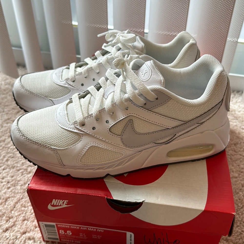 Women’s Nike air max IVO